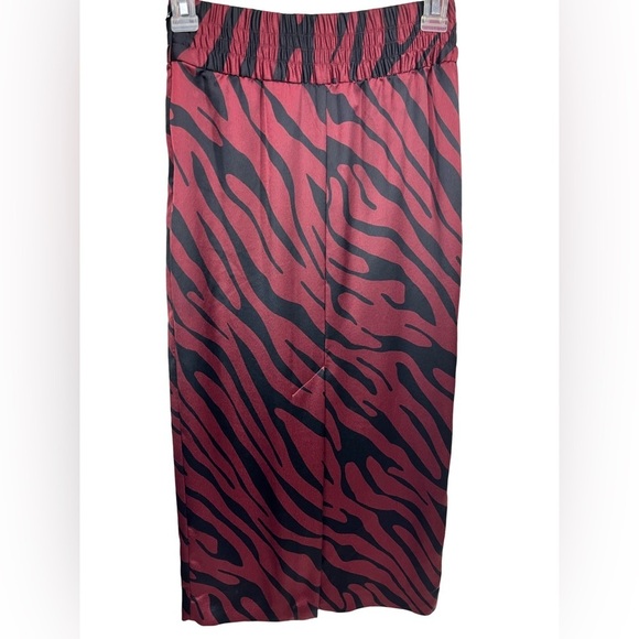 Zara Women’s Midi Animal Print Satin High Back Slit Skirt Black/Burgundy Size XS - Picture 4 of 10